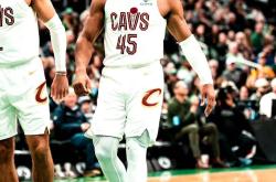 开云体育在线-骑士负于凯尔特人，拉文遭遇低迷