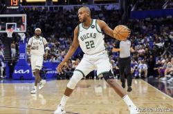 开云体育登录-雄鹿队主场惊险战胜魔术队