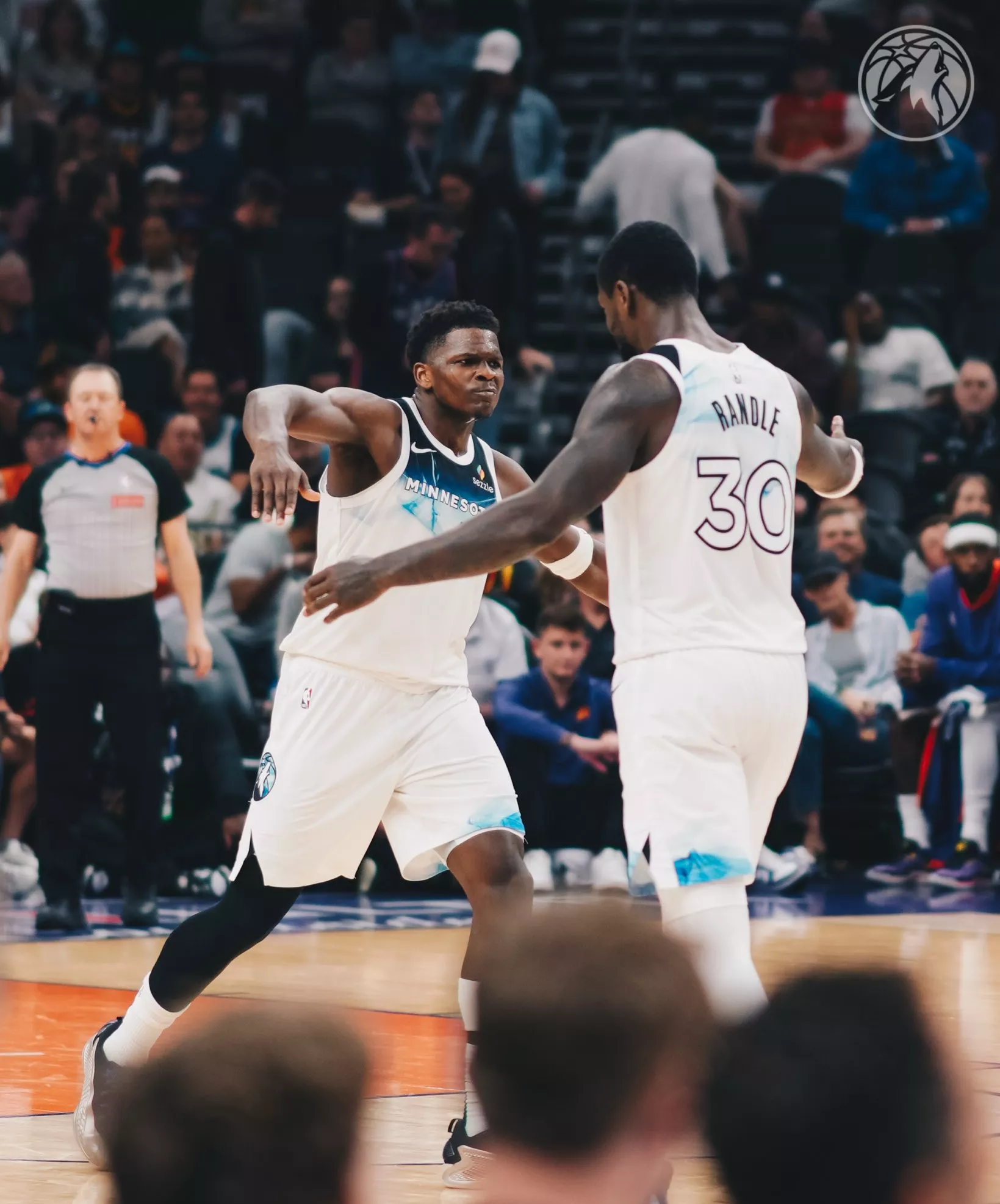 关于森林狼客场击败勇士，艾德华兹得分稳定的信息