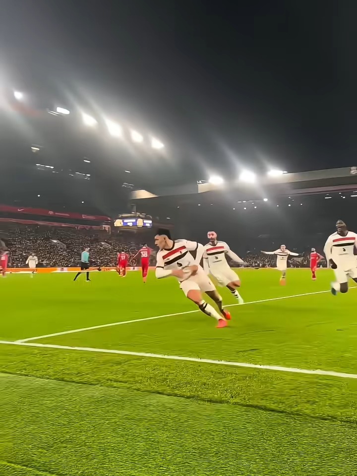 马丁内斯射入一球！