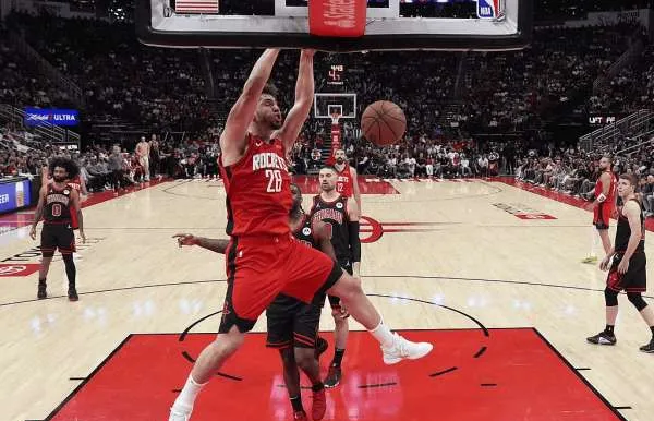 火箭逆袭热火，取得胜利